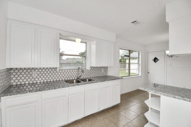 Building Photo - 8534 Fillmore St