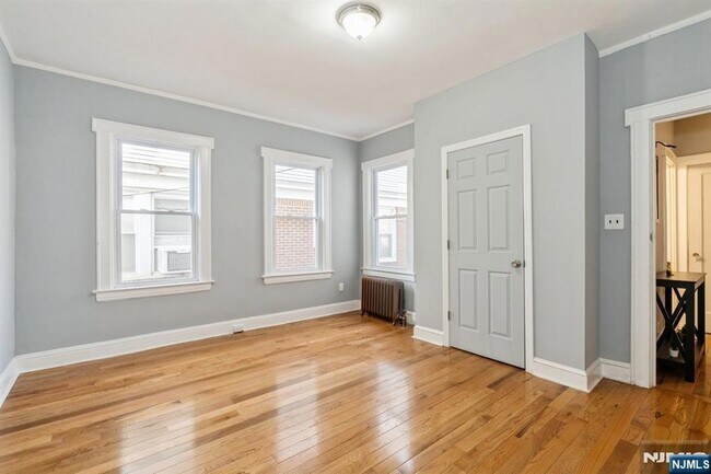 Building Photo - 41-43 Poe Avenue Unit 1