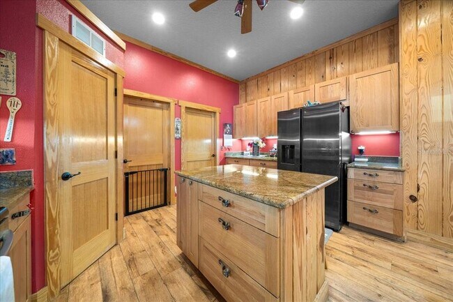 Building Photo - 3135 NE 49th St