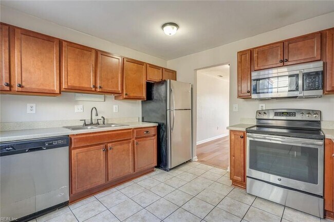 Building Photo - 436 Peregrine St