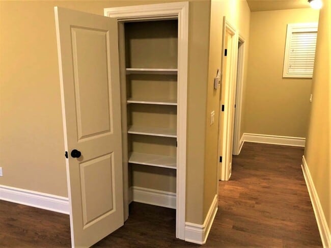 Building Photo - 4 Bed 4 bath Close to OSU