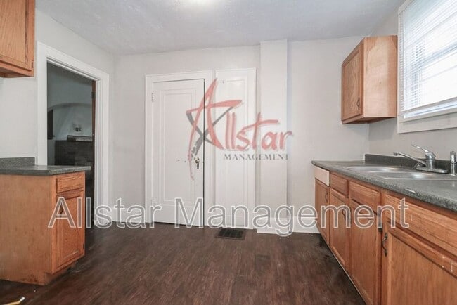 Building Photo - 488 Stanton Ave
