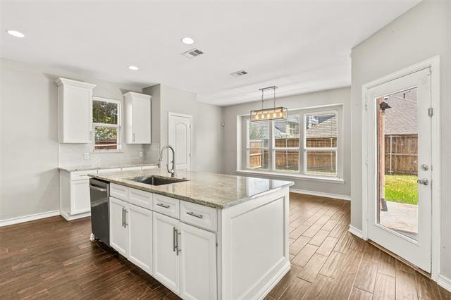 Building Photo - 15920 Alvarado Dr
