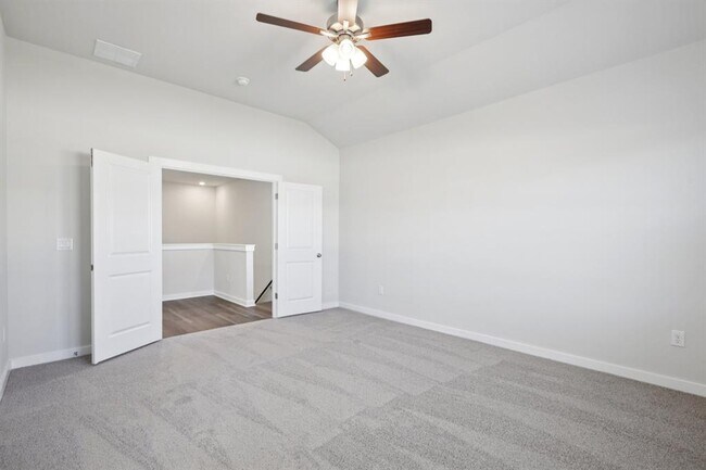 Building Photo - 2332 Delano Dr