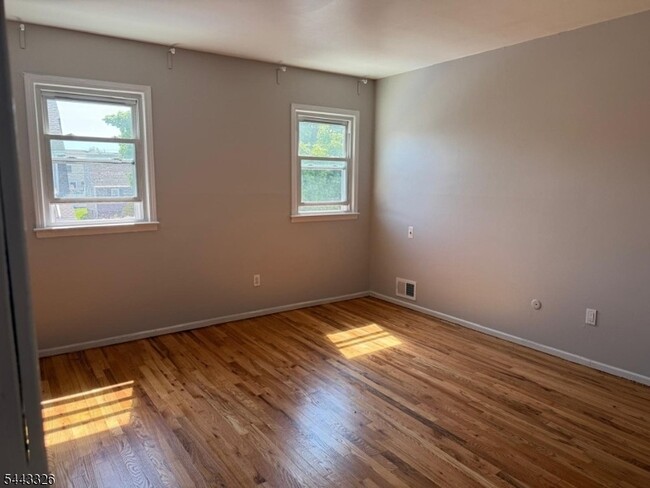Building Photo - 17 Daka Ct
