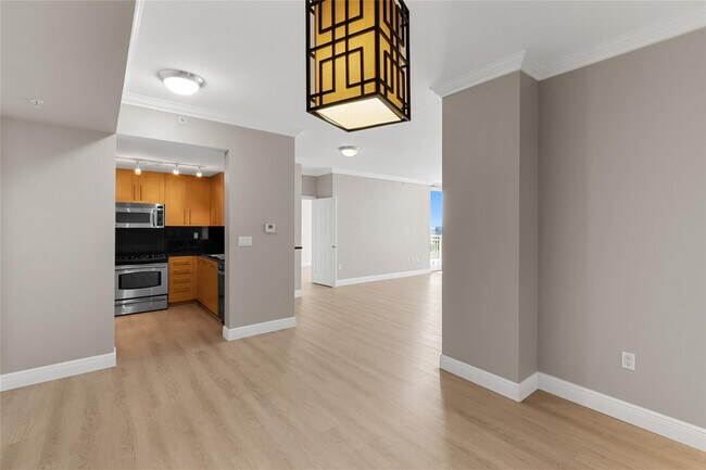 Building Photo - 511 SE 5 Ave