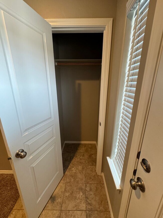 Building Photo - Charming 3-bedroom, 2-bathroom home locate...