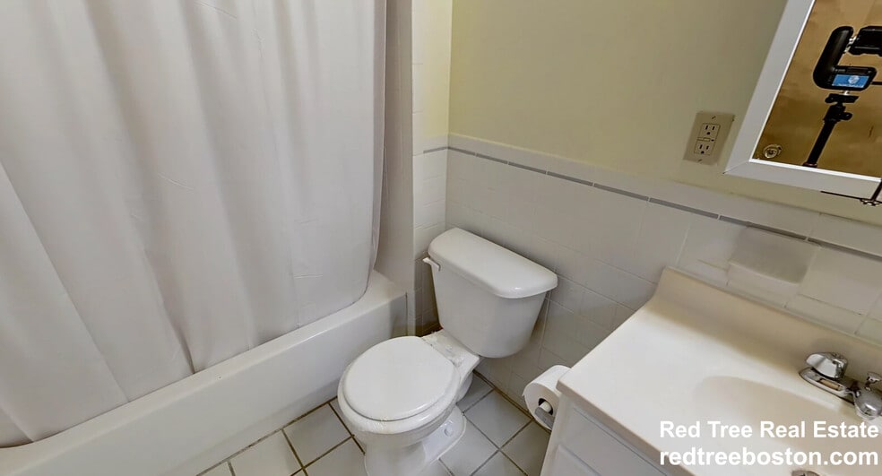 Building Photo - 24 Queensberry St