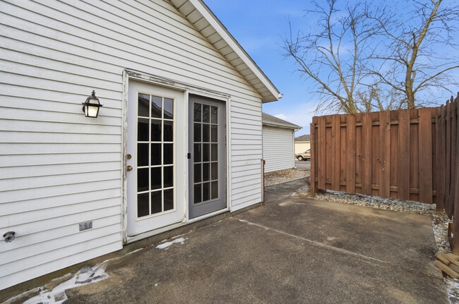 Building Photo - 9412 Vista Park Dr