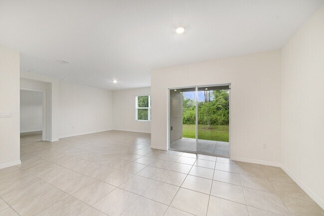 Building Photo - 296 Hickory Crse Trl