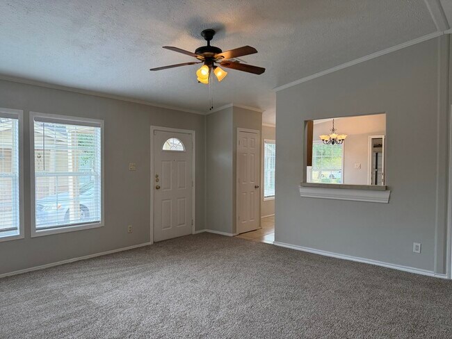 Building Photo - Cute property...
