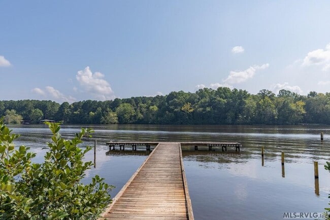 Building Photo - 2 Bedroom, 2 Bath Home located in Tanglewood Shores