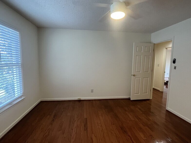 Building Photo - 972 Bridgegate Dr NE