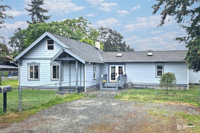 Building Photo - South Tacoma Beautifully Renovated 3bd 2 b...