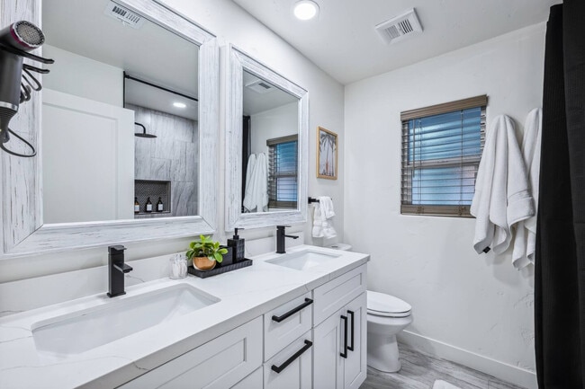 Building Photo - 131 Mescal Loop