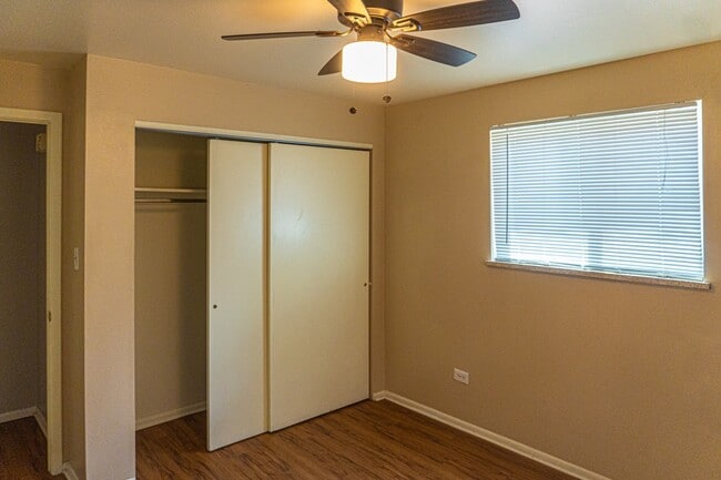 Building Photo - 2396 S Linden Ct