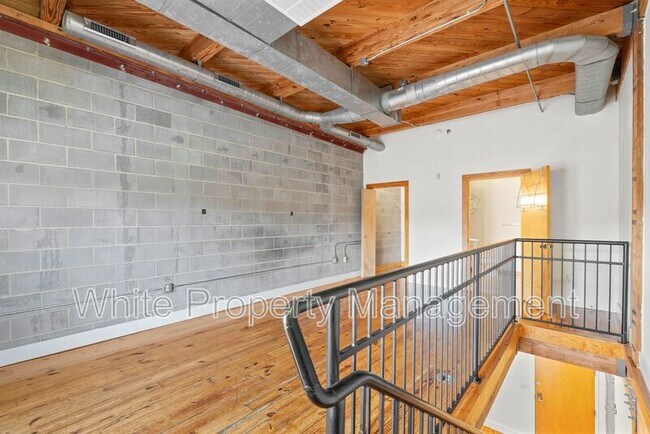 Building Photo - 3205 N Davidson St