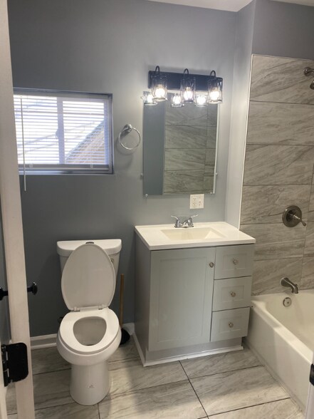 Building Photo - 15223 Turlington Ave