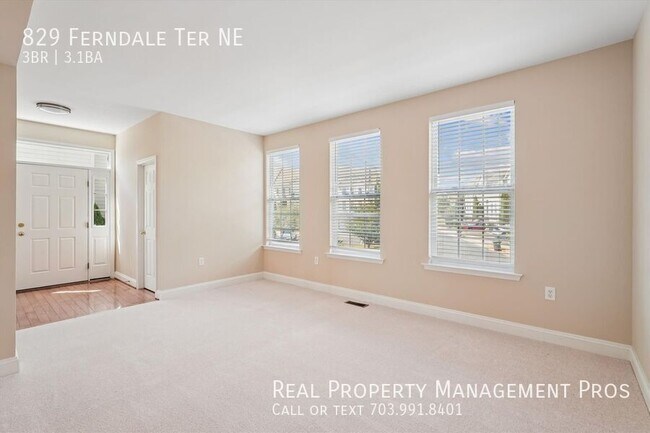 Building Photo - 829 Ferndale Terrace NE