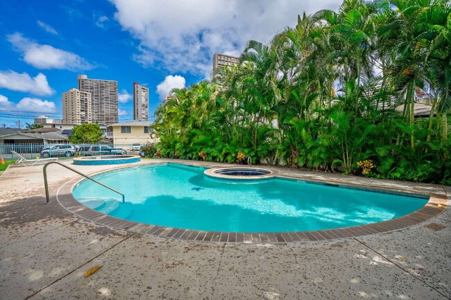 Building Photo - Bright 3-Bedroom Honolulu Condo with 2 Par...