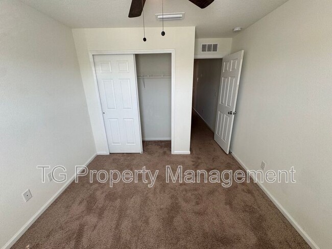 Building Photo - 9877 Fiddleback Ln