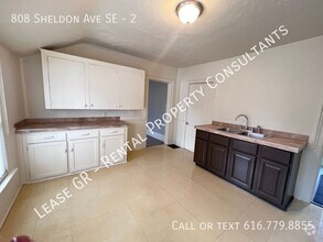 Building Photo - Spacious Upper One Bedroom Apartment! Minu...