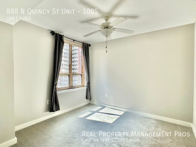 Building Photo - Bright and Beautiful Ballston Condo!