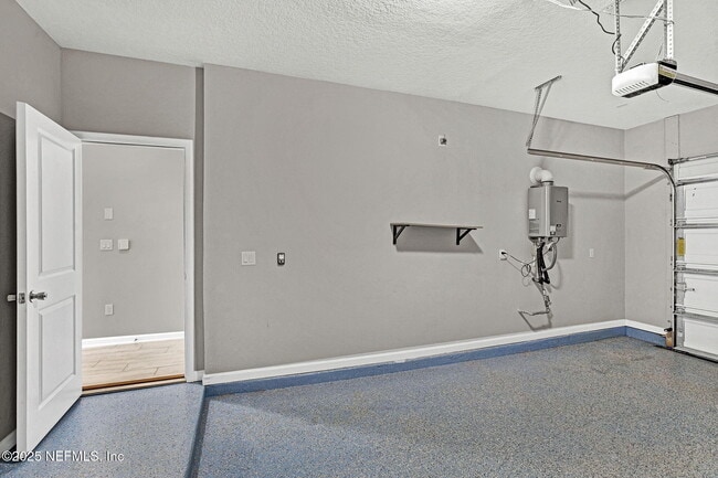 Building Photo - 469 Brandon Lks Dr