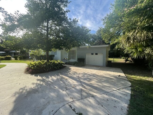 Building Photo - Close to Campus - Sub-Lease