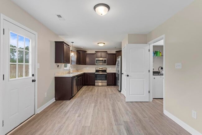 Building Photo - 202 Breakwater Dr