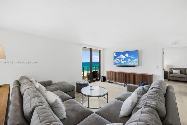 Building Photo - 2625 Collins Ave
