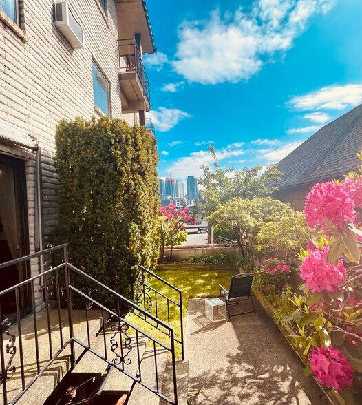 Two level private garden - 610 Aloha St