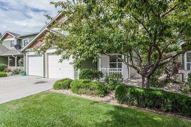 Building Photo - 3 Bedroom Town-home in Northeast Fort Coll...