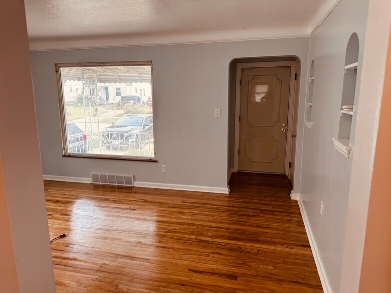 Building Photo - 2810 Fortune Ave