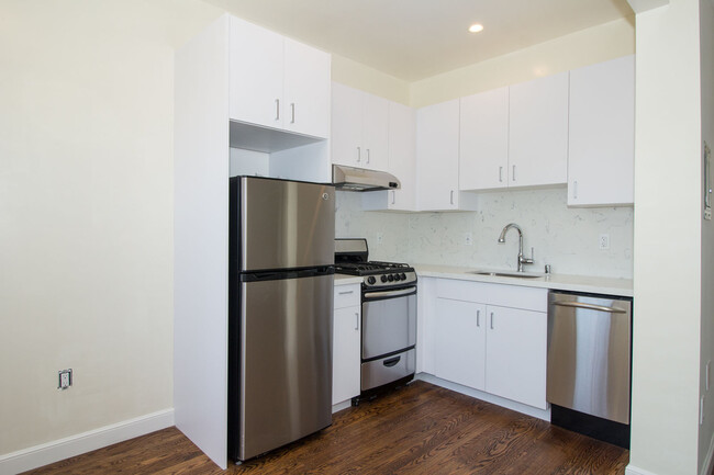Building Photo - 140 Duboce