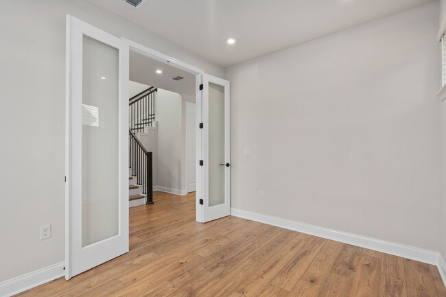 Building Photo - 6504 Barnstorm Wy