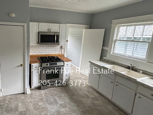 Building Photo - Charming Glen Iris home in the Heart of Birmingham