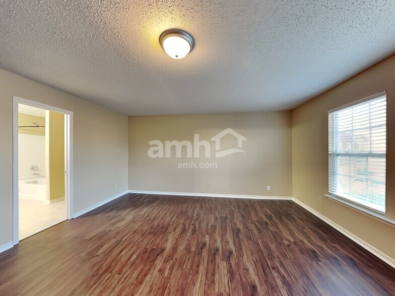 Building Photo - 10621 Inspiration Dr