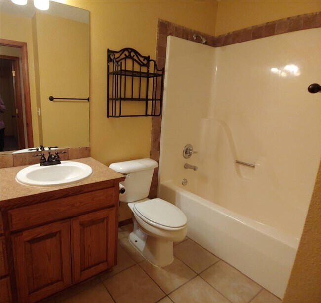 Building Photo - 2112 Ford St