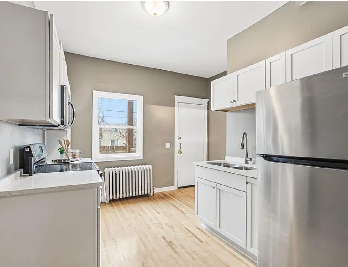 Building Photo - 2416 Harriet Ave