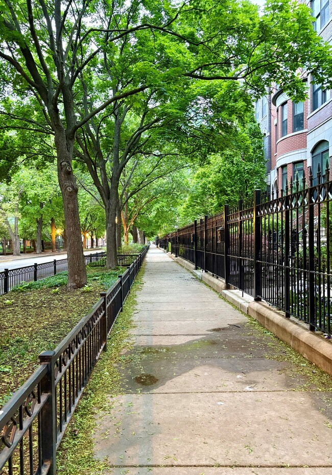 Building Photo - 320 E 21st St