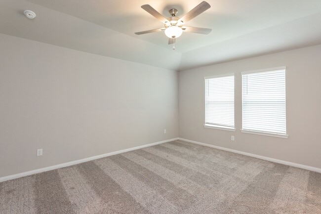 Building Photo - 6915 Lebec Dr