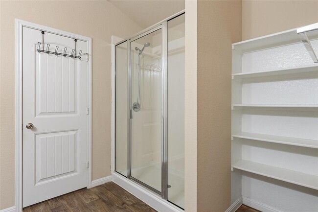 Building Photo - 10625 Menominee Falls Ln