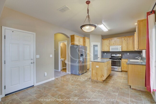Building Photo - 1385 Black Bear St