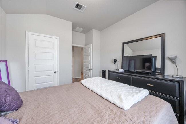 Building Photo - 6915 Ventura Dr