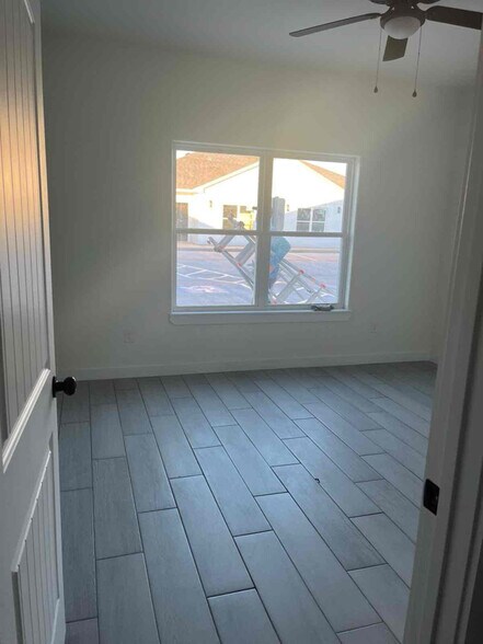 Building Photo - 1806 Atrium Pl Dr