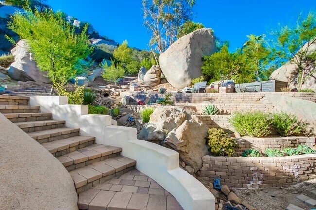 Building Photo - 28548 Meadow Glen Way W