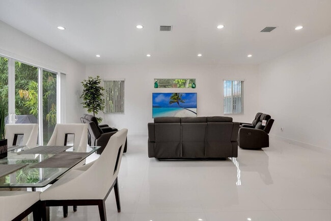 Building Photo - 2962 NW 10th Ct