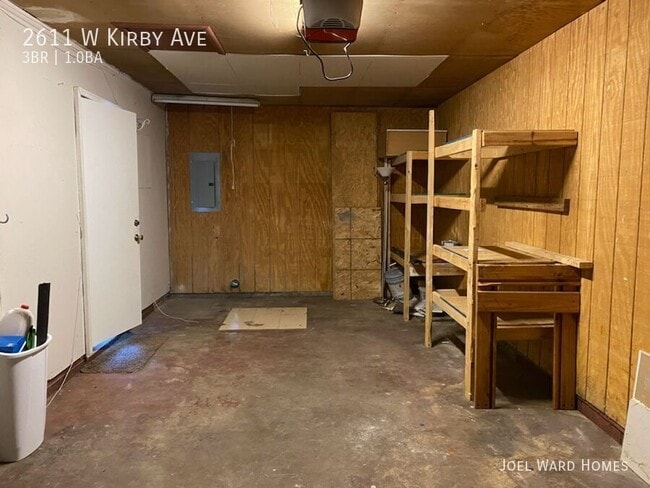 Building Photo - 2611 W Kirby Ave