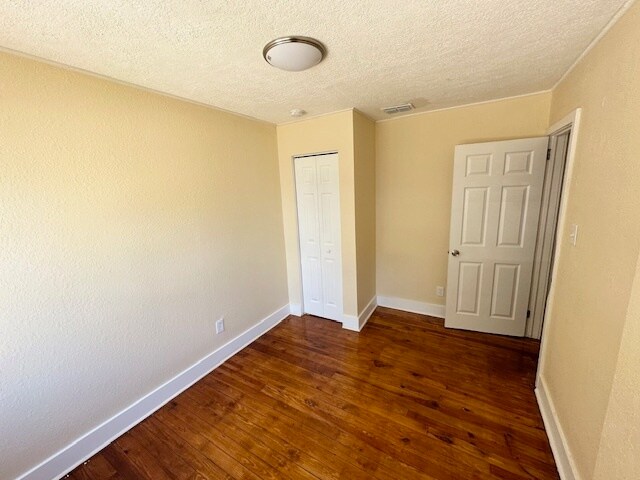 Building Photo - 2418 Crill Ave